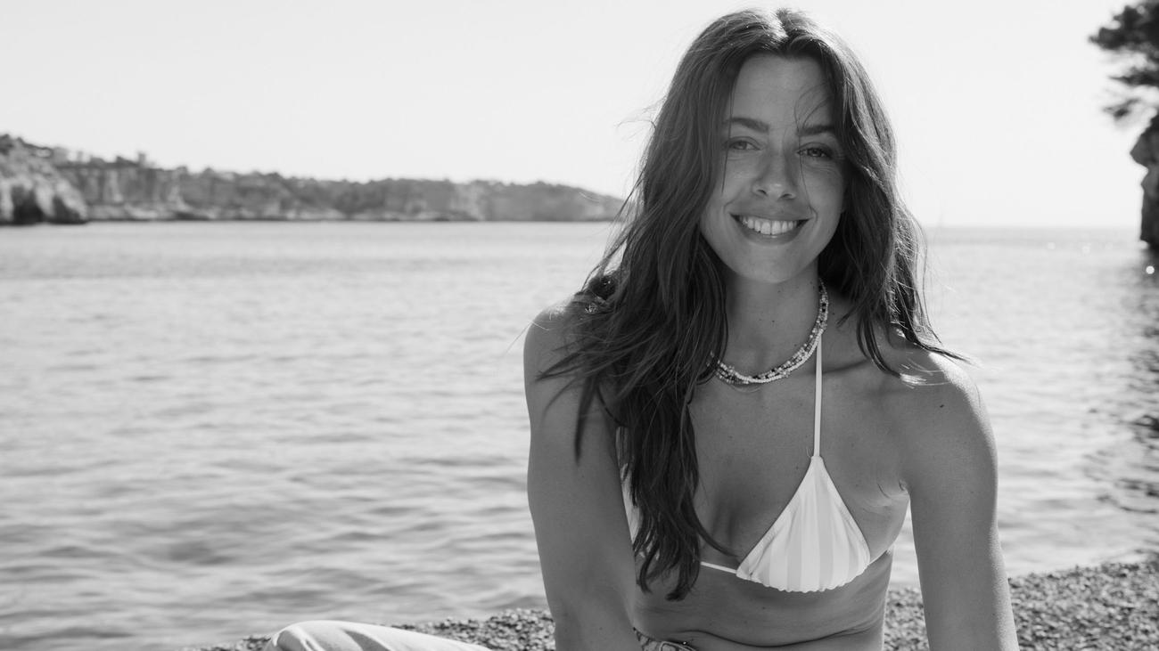 Vanessa Mai: „Als Kind habe ich gelernt, auf zwei Stühlen zu schlafen“ Vanessa Mai: „Als Kind habe ich gelernt, auf zwei Stühlen zu schlafen“