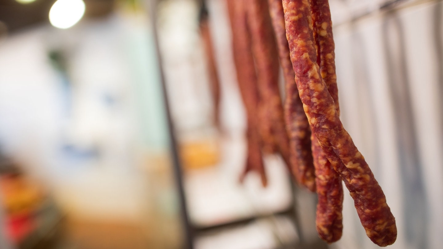 Schwäbisch Hall: Betrunkener Wurstverzehr in der Metzgerei