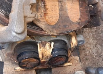 Polizei Ludwigsburg beschlagnahmt Mercedes mit Holzbremsbelägen