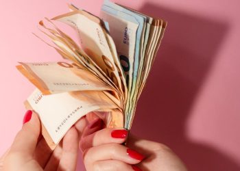 Studie zeigt: Deutsche sparen weniger | Leben & Wissen