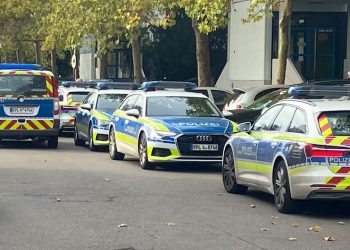 Messeralarm!: Großeinsatz an Ludwigshafener Schule | Nachricht