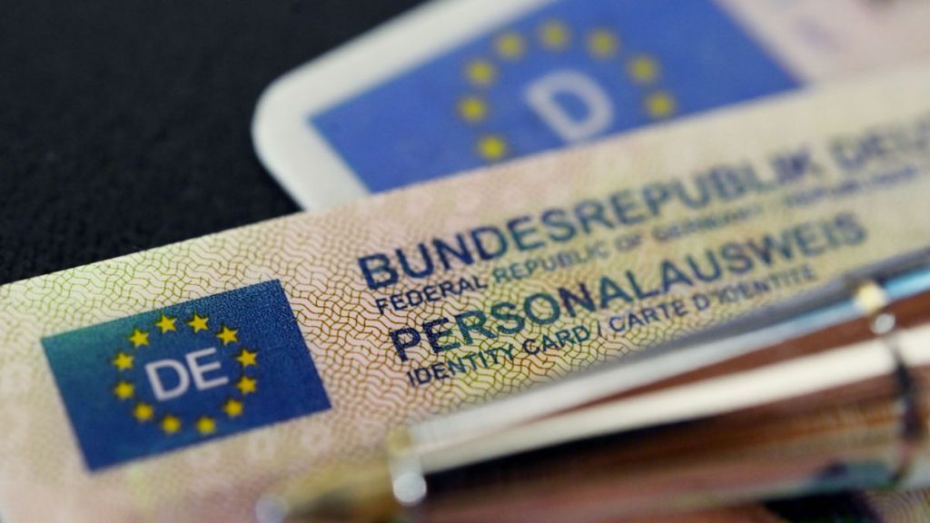 Personalausweise sollen teurer werden – DER SPIEGEL Personalausweise sollen teurer werden – DER SPIEGEL