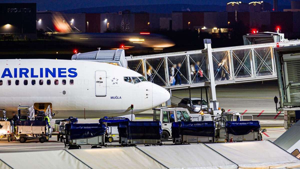 Flug mit Afghanen landete in Deutschland