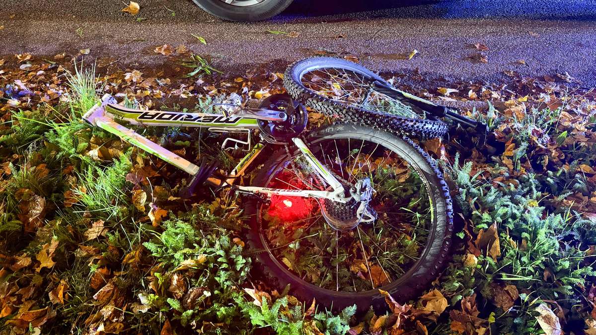 Unfalltragödie in Kempten: Junge fährt mit dem Fahrrad über eine rote Ampel und wird von einem Auto angefahren