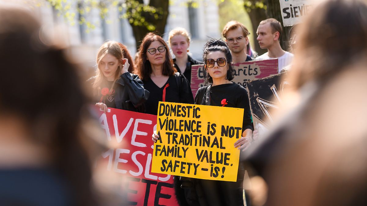 Schutz vor Gewalt für Frauen: Lettland beschließt, aus der Istanbul-Konvention auszutreten