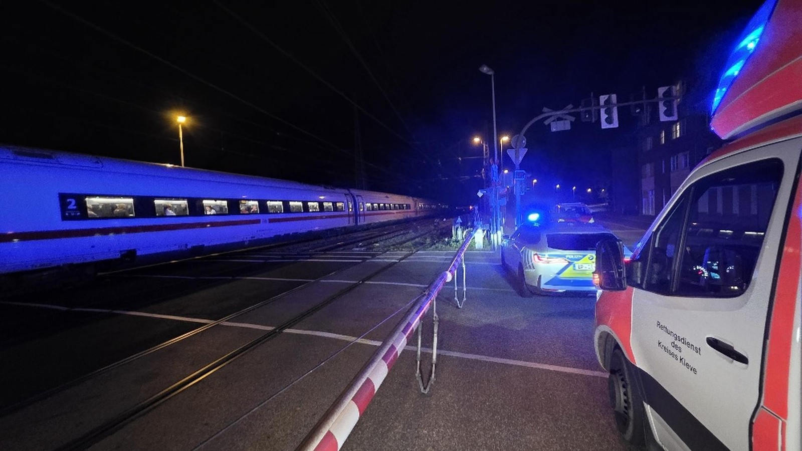 Nach dem ICE-Unfall in Emmerich: Der Bahnverkehr läuft wieder an Nach dem ICE-Unfall in Emmerich: Der Bahnverkehr läuft wieder an