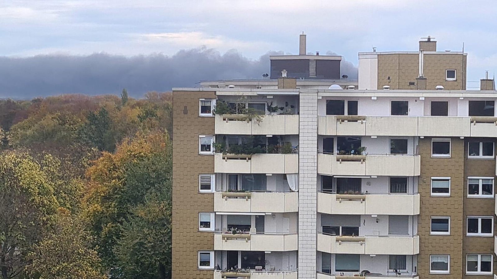 Rauchsäule über Herne – Bürger sollen Fenster schließen