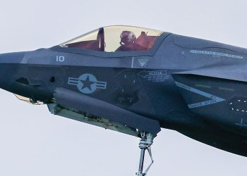 Zwei Todesfälle gemeldet: Pentagon greift erstmals mutmaßliches Drogenschiff im Pazifik an