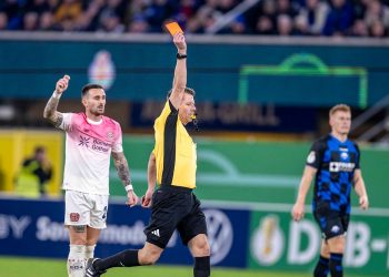 Rot, Traumtor, später Schock: Bayer verpasst die Pokal-Blamage nur knapp