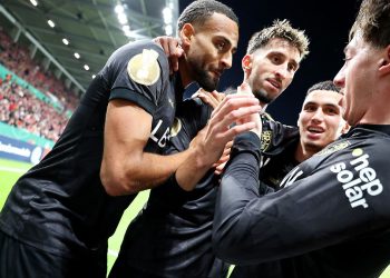 Blitz-Gelb-Rot ärgert Fürth: Der VfB Stuttgart verschärft auch die Mainzer Krise im DFB-Pokal