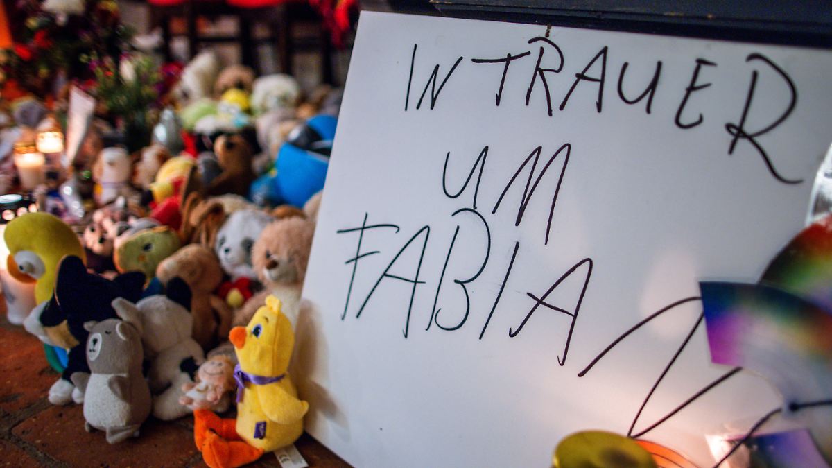 „Ein Güstrower Kind“: Hunderte nehmen bei Trauerfeier Abschied vom ermordeten Fabian