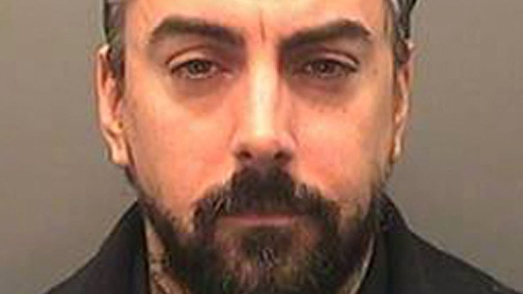 Ian Watkins: Sexualstraftäter und Ex-Lostprophets-Sänger im britischen Gefängnis getötet – Spiegel Ian Watkins: Sexualstraftäter und Ex-Lostprophets-Sänger im britischen Gefängnis getötet – Spiegel