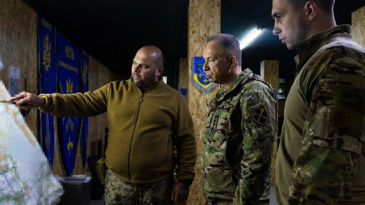 „Die Situation ist komplex“: Der ukrainische Armeechef Syrskyj besucht die Front bei Pokrowsk