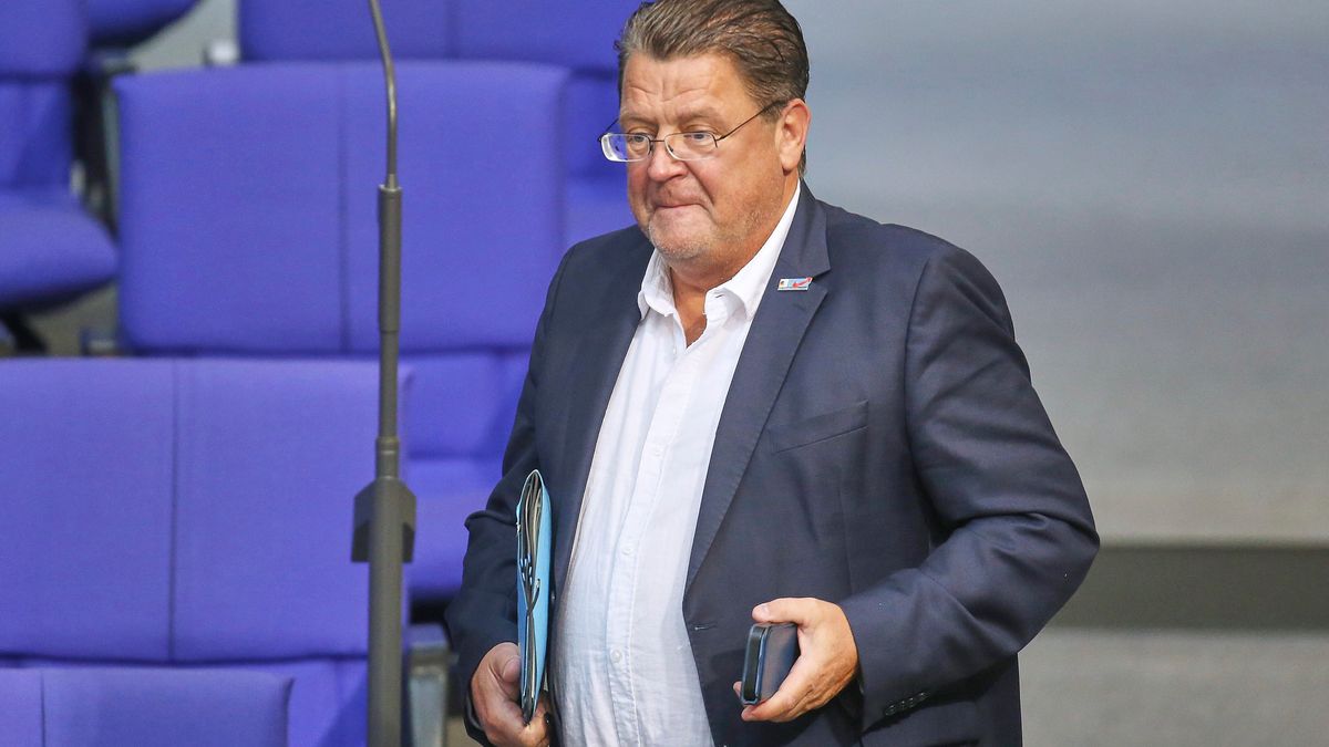 AfD: Bundestag hebt Immunität der Abgeordneten Stephan Brandner und Matthias Moosdorf auf AfD: Bundestag hebt Immunität der Abgeordneten Stephan Brandner und Matthias Moosdorf auf