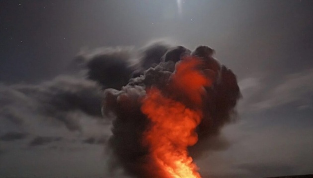 In mehreren Regionen Russlands wurden ukrainische Angriffe gemeldet – Wärmekraftwerk und Raffinerie getroffen