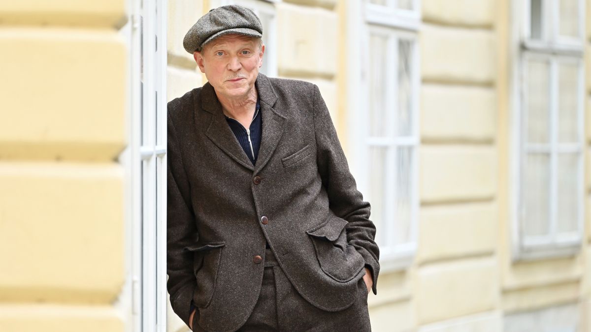 Ulrich Tukur: Schauspieler lernte Autofahren ohne Führerschein