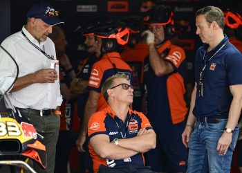 KTM muss sparen: Sportdirektor Pit Beirer bezieht Stellung / MotoGP