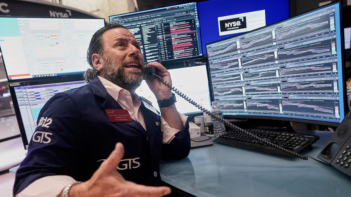 Goldpreis rutscht ab: Rekordjagd an der Wall Street geht ins Stocken Goldpreis rutscht ab: Rekordjagd an der Wall Street geht ins Stocken