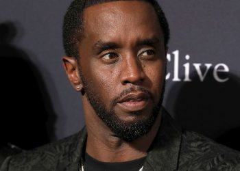 Ein Freund berichtet der Presse: Sean „Diddy“ Combs wachte im Gefängnis mit einem Messer an der Kehle auf