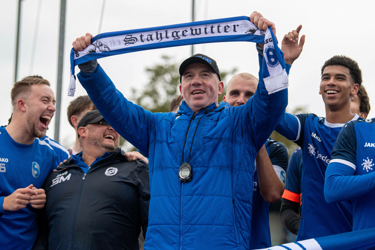 Rechtsextremismus im Fußball: Woher kommt dieser Schal?