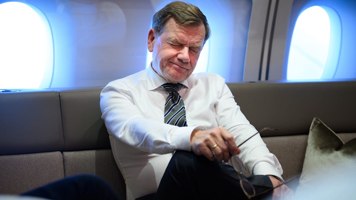 Johann Wadephul muss auf der Landebahn aus der Regierungsmaschine aussteigen – „Hier diskutieren sie zu Tode“ Johann Wadephul muss auf der Landebahn aus der Regierungsmaschine aussteigen – „Hier diskutieren sie zu Tode“