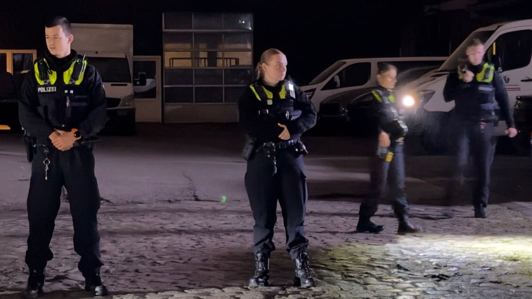 Hamburg: Zwei Männer erschossen! Großeinsatz mit Hubschrauber | Nachricht Hamburg: Zwei Männer erschossen! Großeinsatz mit Hubschrauber | Nachricht
