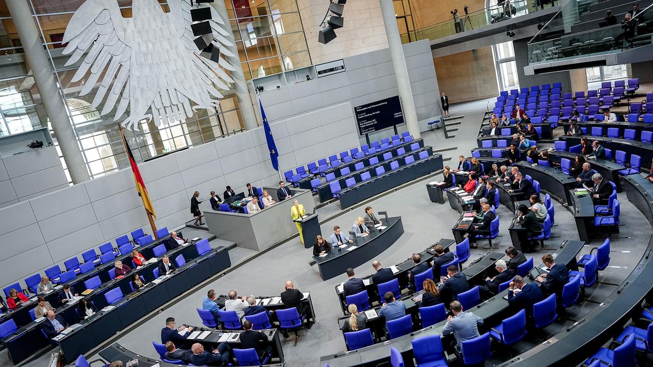 Im Bundestag prallen die Gegensätze über die EU-Asylreform aufeinander Im Bundestag prallen die Gegensätze über die EU-Asylreform aufeinander
