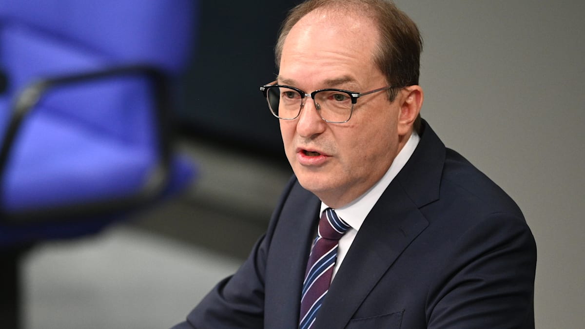 Dobrindt sieht Deutschland als Vorbild in der Migrationswende – die Linke verurteilt Haftregeln für Kinder Dobrindt sieht Deutschland als Vorbild in der Migrationswende – die Linke verurteilt Haftregeln für Kinder