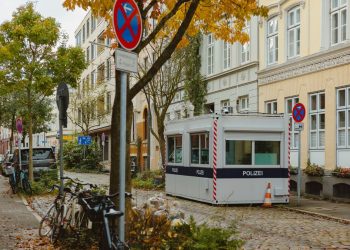 Olaf Scholz: Warum bewachen Polizisten in Hamburg eine weitgehend leere Wohnung? – Spiegel