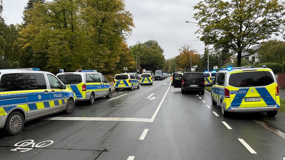 Das Leben des Opfers ist nach einem Messerangriff am Paderborner Westfalen-Kolleg weiterhin in Gefahr Das Leben des Opfers ist nach einem Messerangriff am Paderborner Westfalen-Kolleg weiterhin in Gefahr