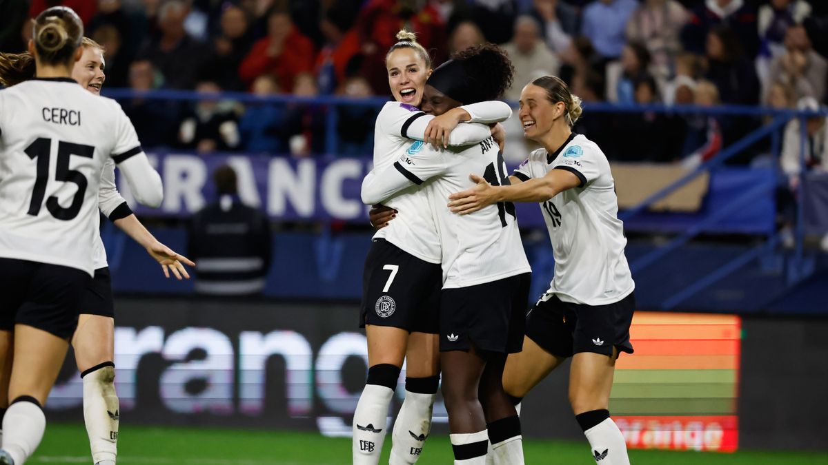 DFB-Frauen und Popmusik: Umkleidekabinenvideo zeigt Feier mit Flippers-Song