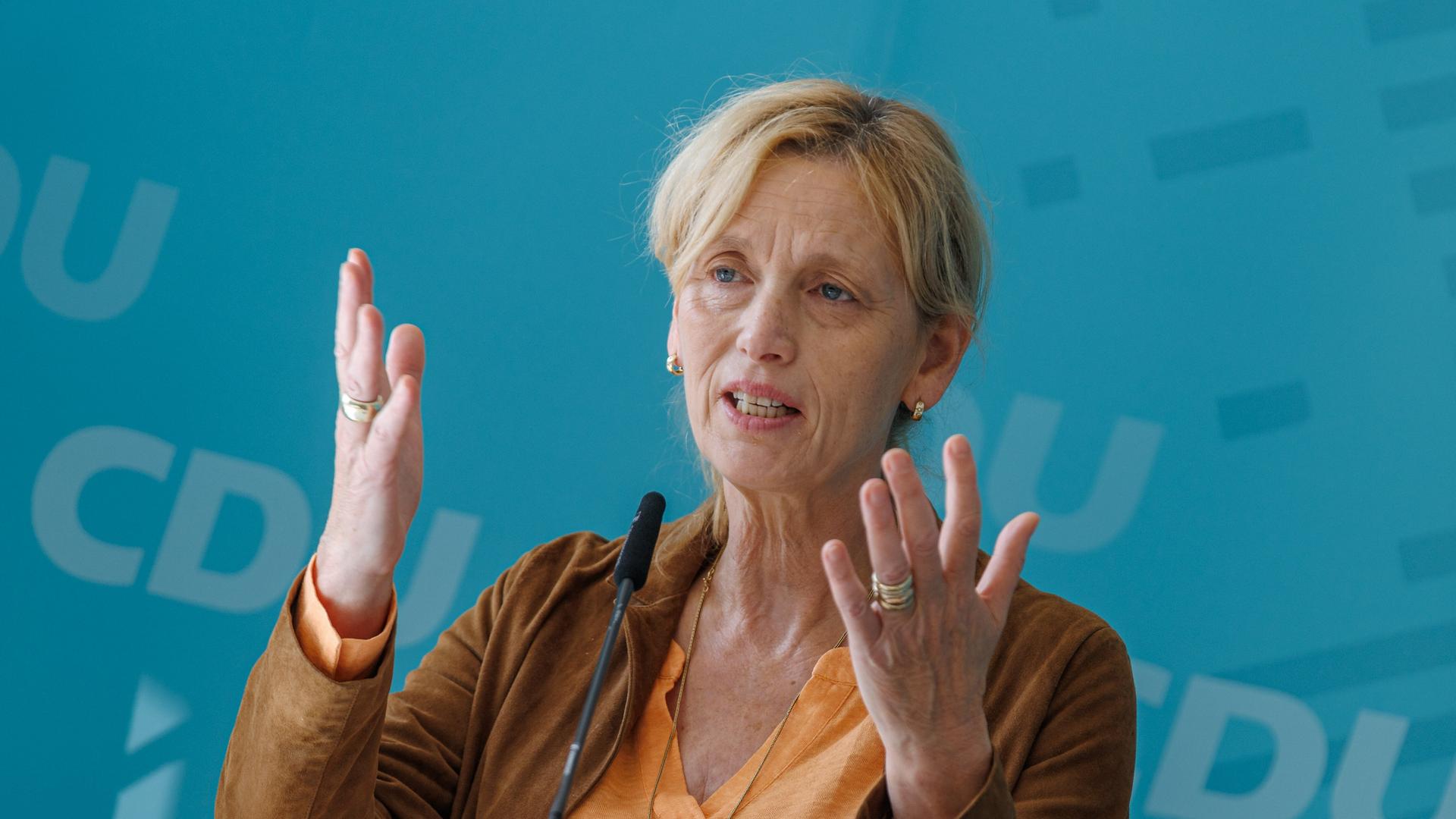 Antisemitismus – Bildungsministerin Prien erwägt im Falle eines AfD-Kanzleramts die Auswanderung nach Israel – Deutschlandfunk Antisemitismus – Bildungsministerin Prien erwägt im Falle eines AfD-Kanzleramts die Auswanderung nach Israel – Deutschlandfunk