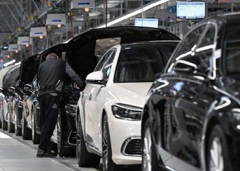 Stuttgarter Autobauer: Neuer Rückschlag für Mercedes: Gewinn bricht ein