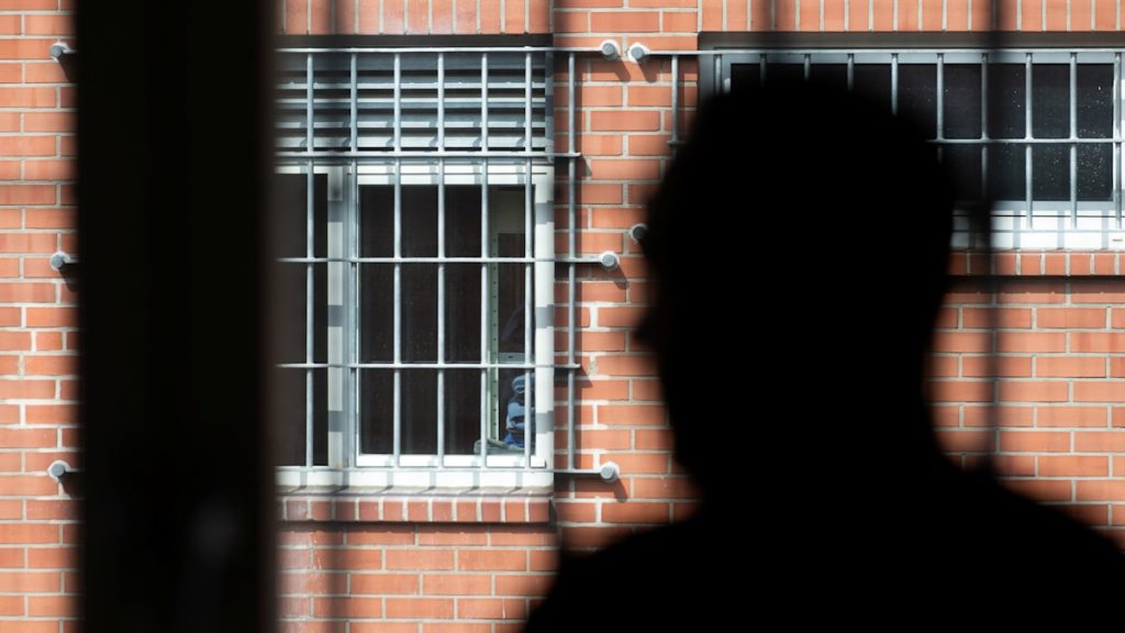 Migrationspolitik: Gegen Dobrindts Abschiebepläne formiert sich nun Widerstand der SPD Migrationspolitik: Gegen Dobrindts Abschiebepläne formiert sich nun Widerstand der SPD