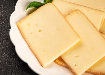 Listerien-Verdacht: Rewe ruft Raclette-Käse zurück