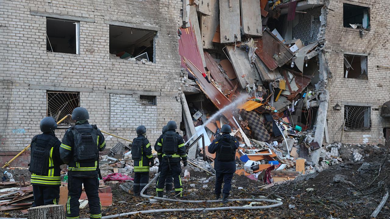 Die Ukraine meldet Hunderte Angriffe – Wärmekraftwerke beschädigt