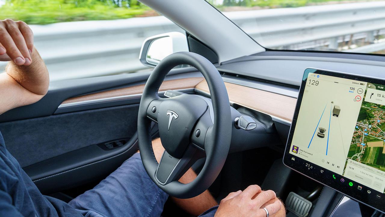 Neue US-Untersuchung zu Teslas „Autopilot“-Software Neue US-Untersuchung zu Teslas „Autopilot“-Software