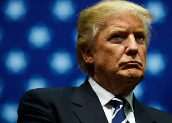 Wirtschaftskrieg 2.0? Trump plant 100-prozentige Strafzölle und neue Exportverbote für China – So reagieren die Chinesen