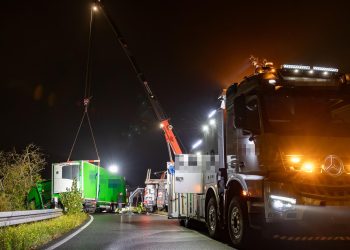 Drei Millionen Euro teures schwimmendes Bootshaus in Wiesbaden ➤ Hessen morgens: Die News im Ticker | hessenschau.de