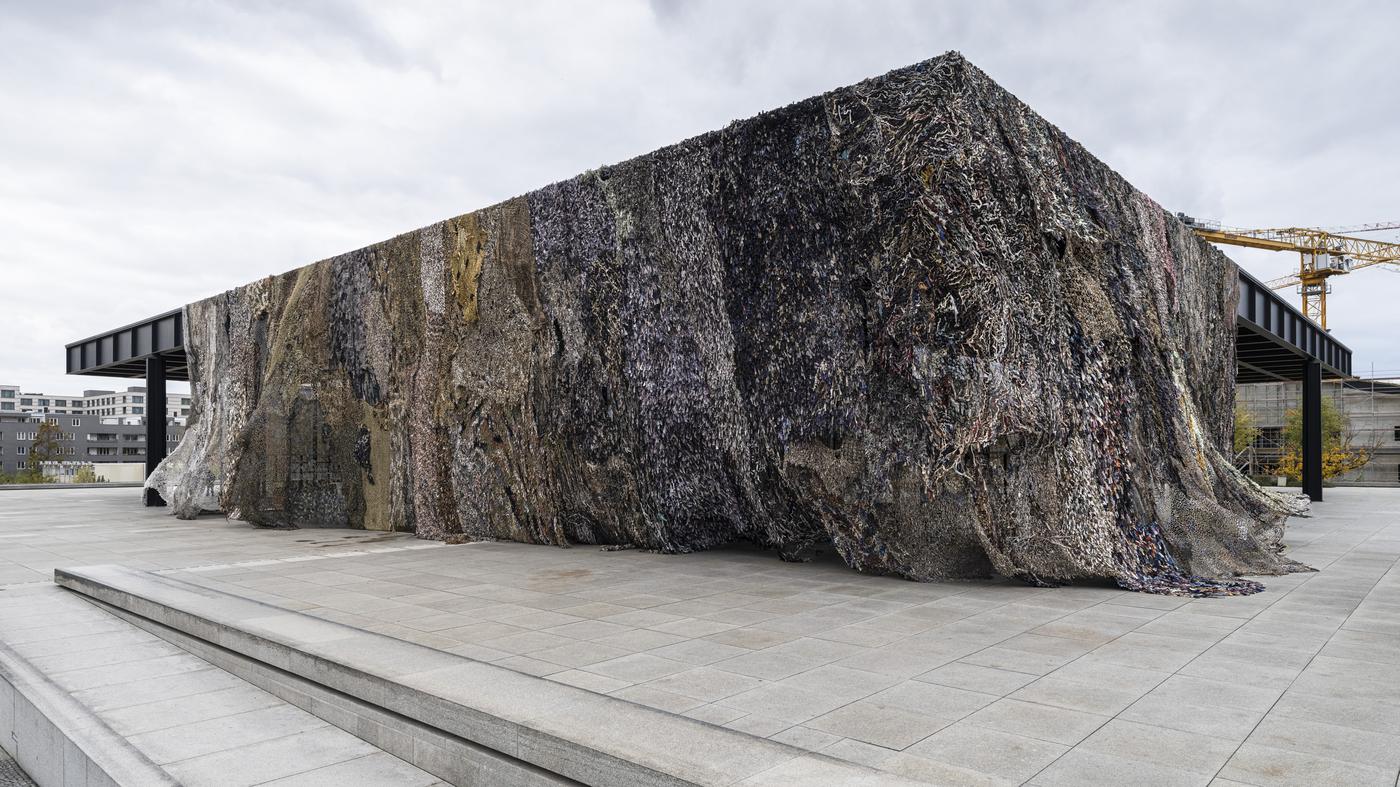 Wer hat das Fenster in der Nationalgalerie eingeschlagen?