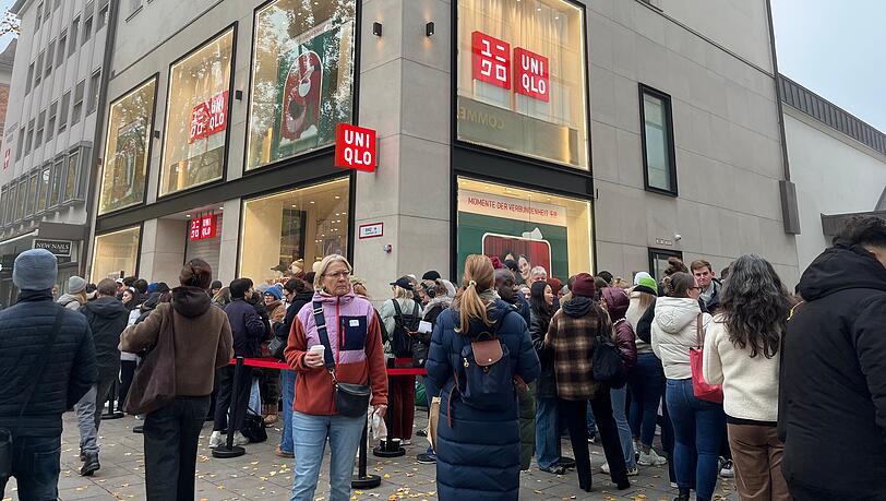 Kultiger Modeladen eröffnet: 200 Meter lange Warteschlange mitten in München