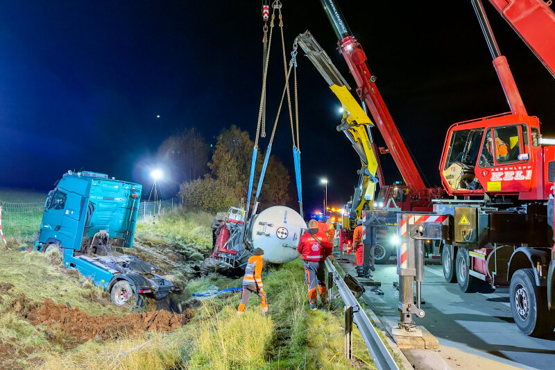 Vollsperrung nach tödlichem Unfall mit Bier-Lkw auf der A72 im Erzgebirge