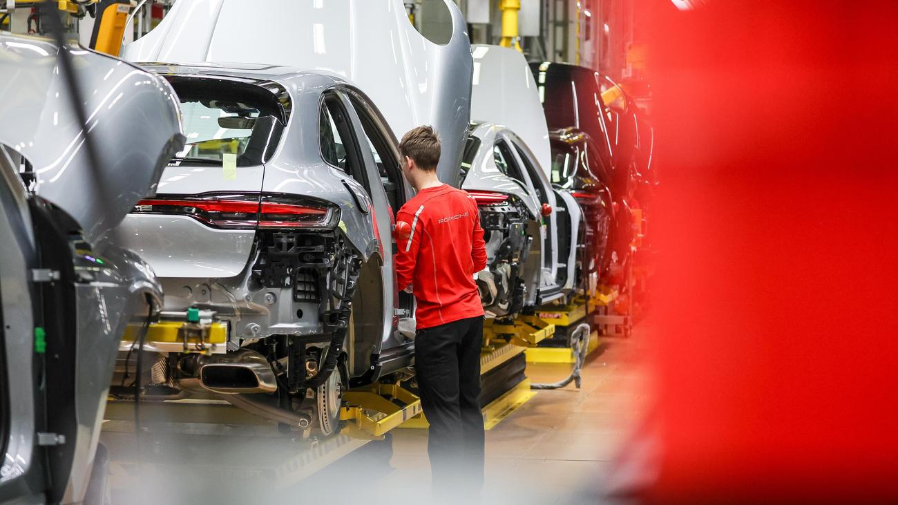 IW-Umfrage: Jedes dritte Unternehmen will Stellen abbauen