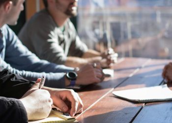 Migration: Dem OECD-Bericht zufolge sind Migranten seltener in Deutschland beschäftigt