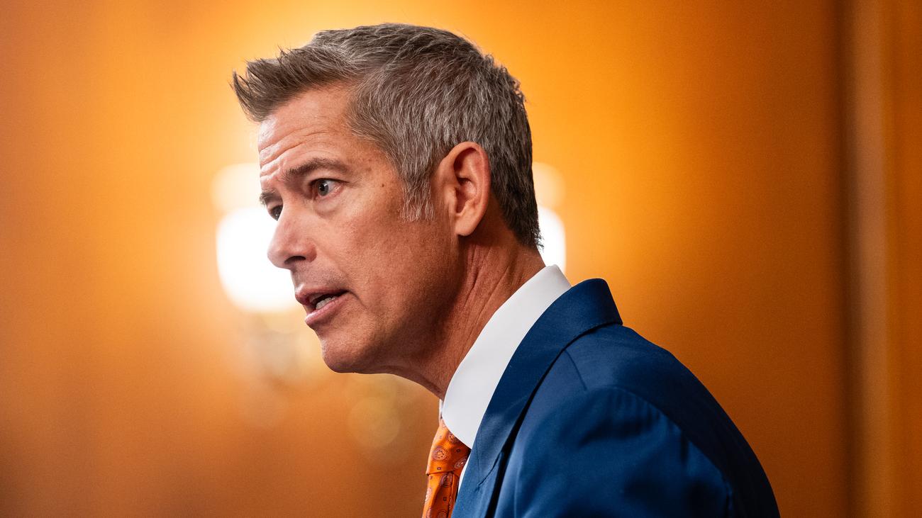 Abschaltung: US-Verkehrsminister droht mit Schließung des Luftraums