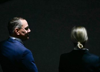 Bundestag: CDU-Politiker sieht „russlandtreue Schläferzelle“ in der AfD – DIE ZEIT