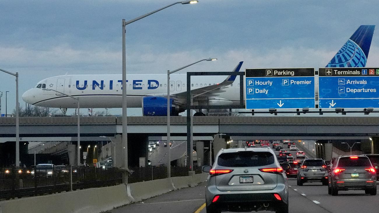 Der US-Überblick am Morgen: US-Regierung ordnet Flugstreichungen an, Kita-Lehrerin festgenommen