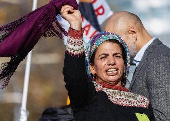 PKK: Mehrere Tausend Menschen demonstrieren in Köln für Öcalans Freilassung