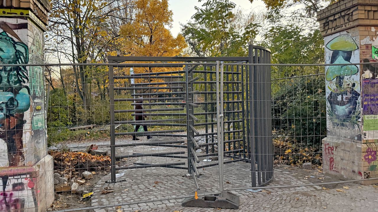 Neue Drehtür im Görlitzer Park gestohlen