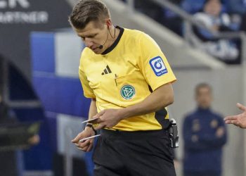 Kurioser Schiedsrichter-Moment in der Bundesliga